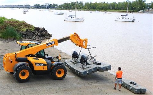 Pontoon-being-constructed-in-Fitzroy-River.jpg
